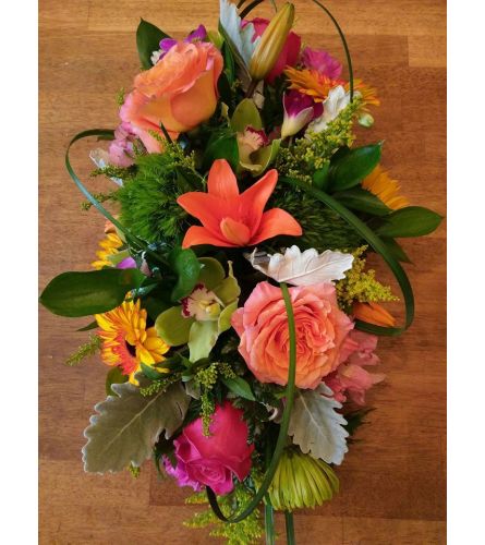 FREE SPIRIT CENTERPIECE. An arrangement by Avenue Flowers and Gifts.