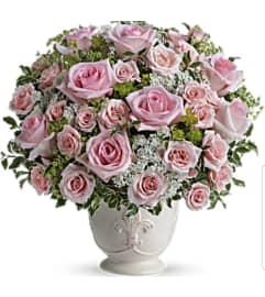 Fleur-de-lis Paris edition. An arrangement by Avenue Flowers and Gifts. Fleur-de-lis Paris edition. An arrangement by Avenue Flowers and Gifts.