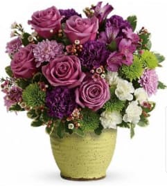 Chic Speckle. An arrangement by Avenue Flowers and Gifts.