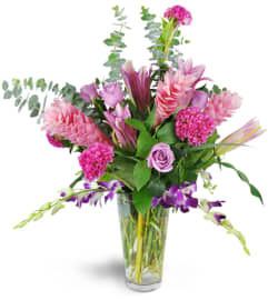 Hopelessly Devoted. An arrangement by Avenue Flowers and Gifts. Hopelessly Devoted. An arrangement by Avenue Flowers and Gifts.