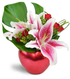 Starry-Eyed Love™. An arrangement by Avenue Flowers and Gifts.