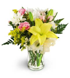 The Prettiest Picture. An arrangement by Avenue Flowers and Gifts.